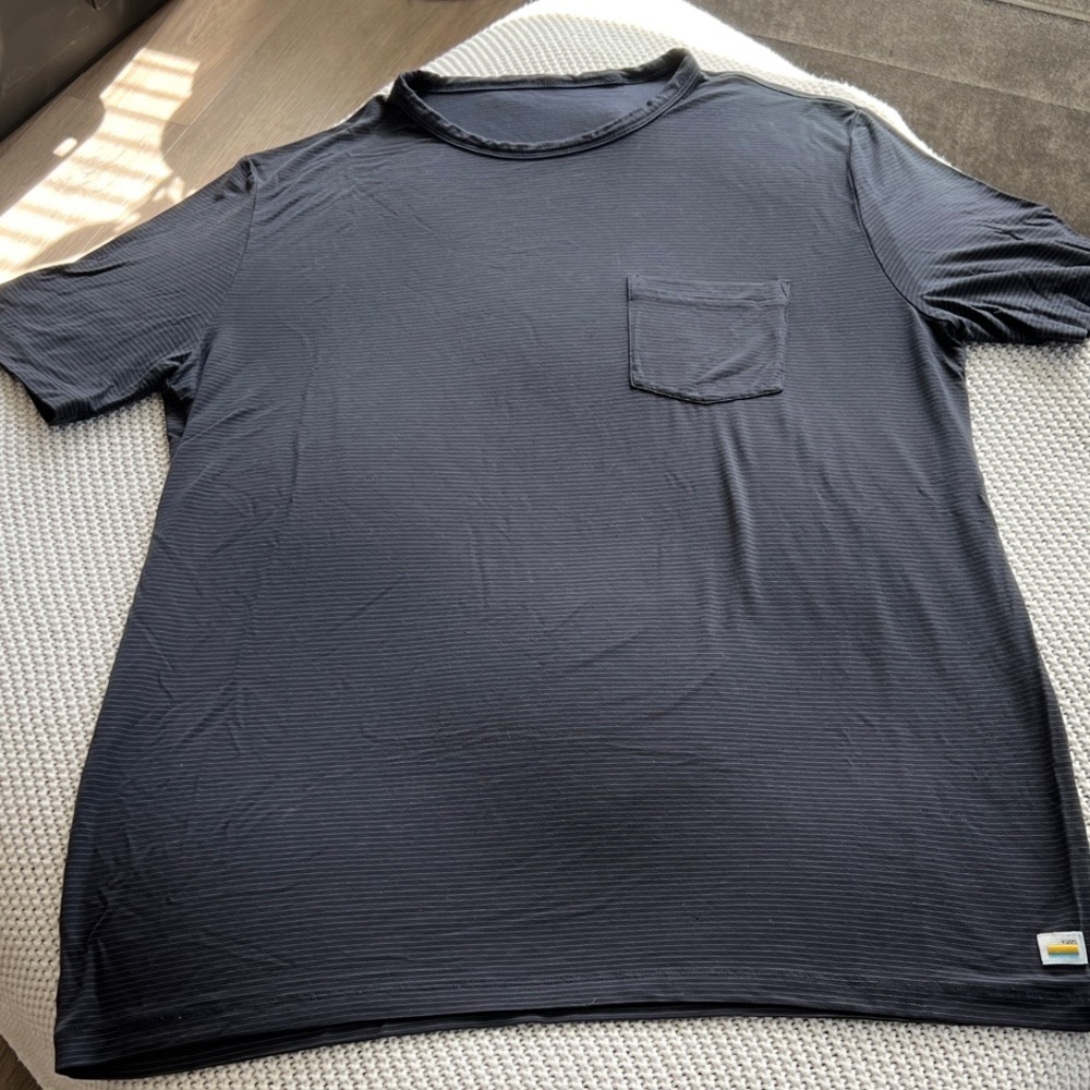Vuori Men's Black Short-Sleeve Tee - Picture 3 of 9